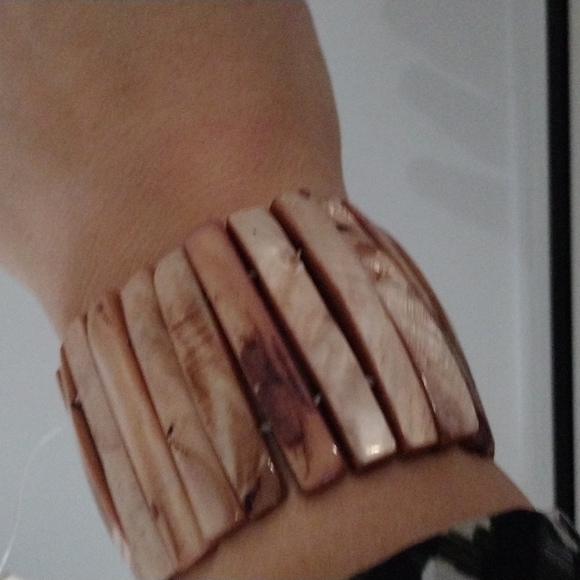 Shell Bracelet - Picture 4 of 4